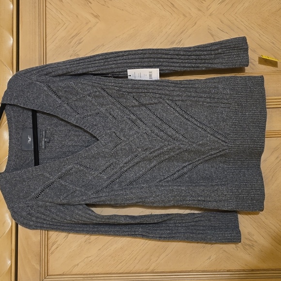 Todd & Duncan Cashmere Sweater. Color Grey. Size Medium. - Picture 3 of 9